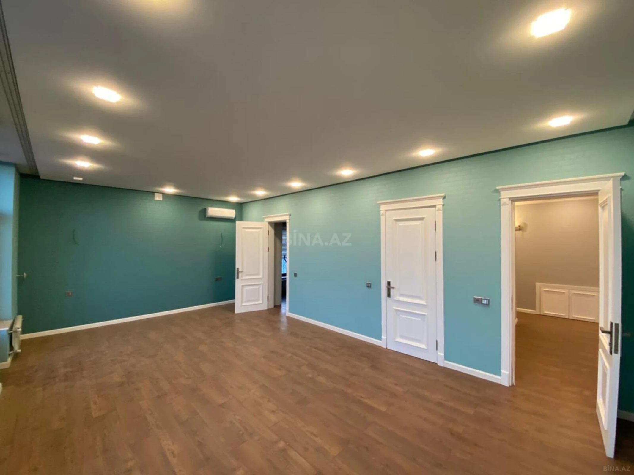 Satılır 5 otaqlı həyət evi 350 m²