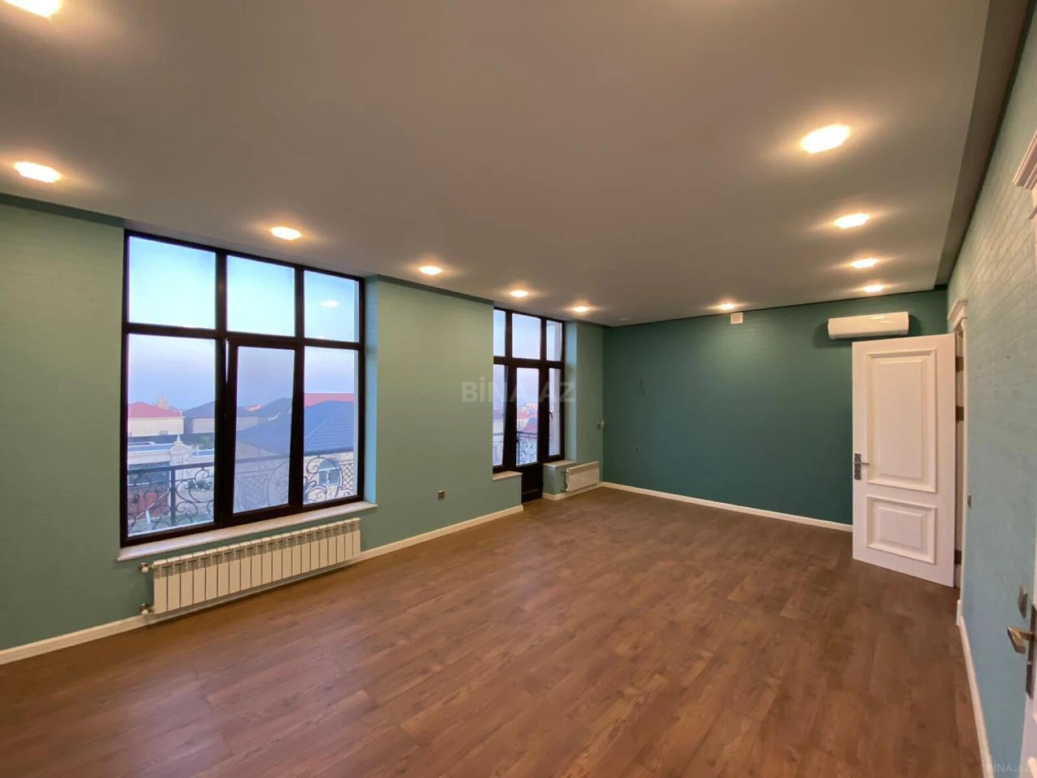Satılır 5 otaqlı həyət evi 350 m²