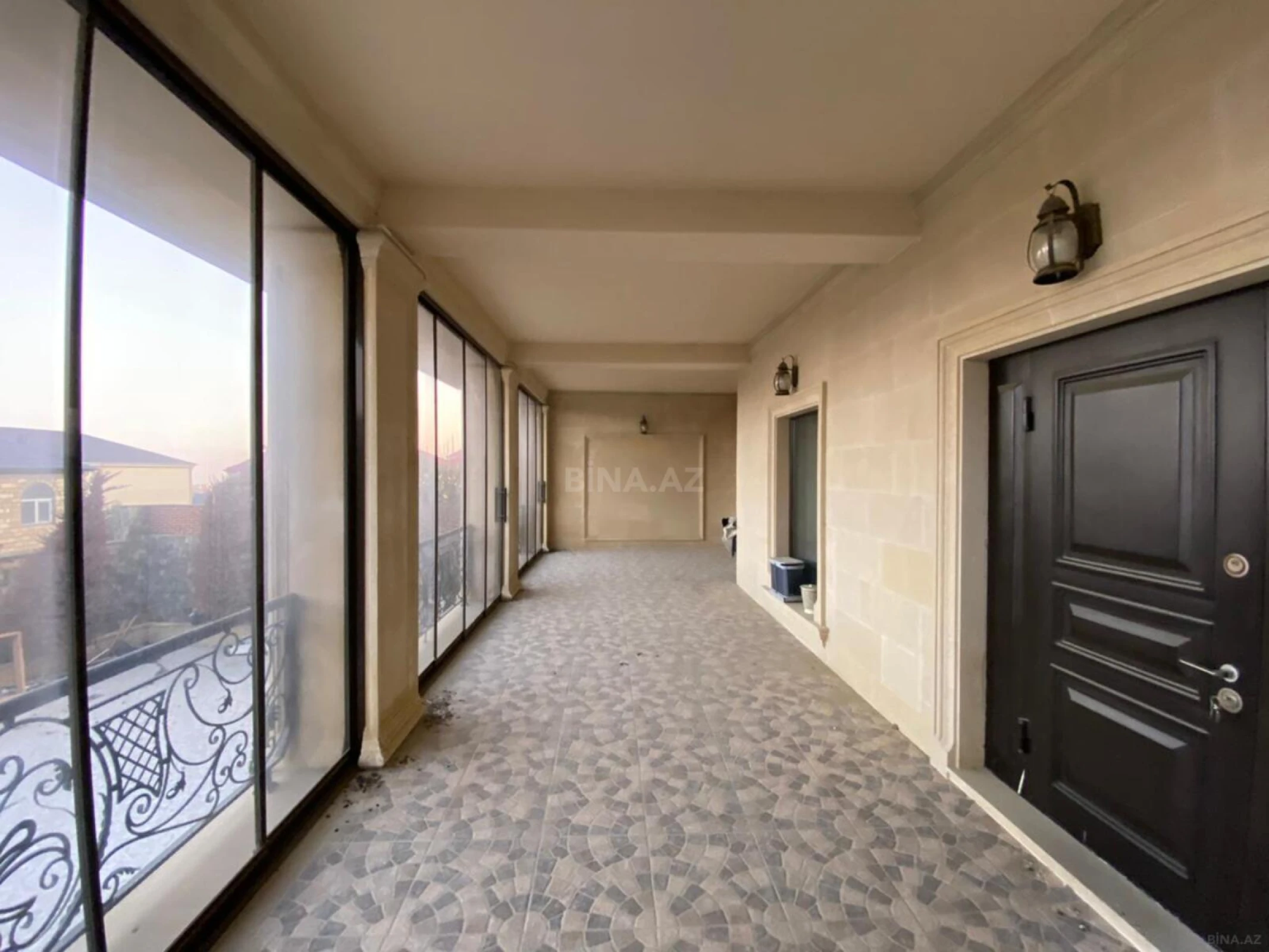 Satılır 5 otaqlı həyət evi 350 m²