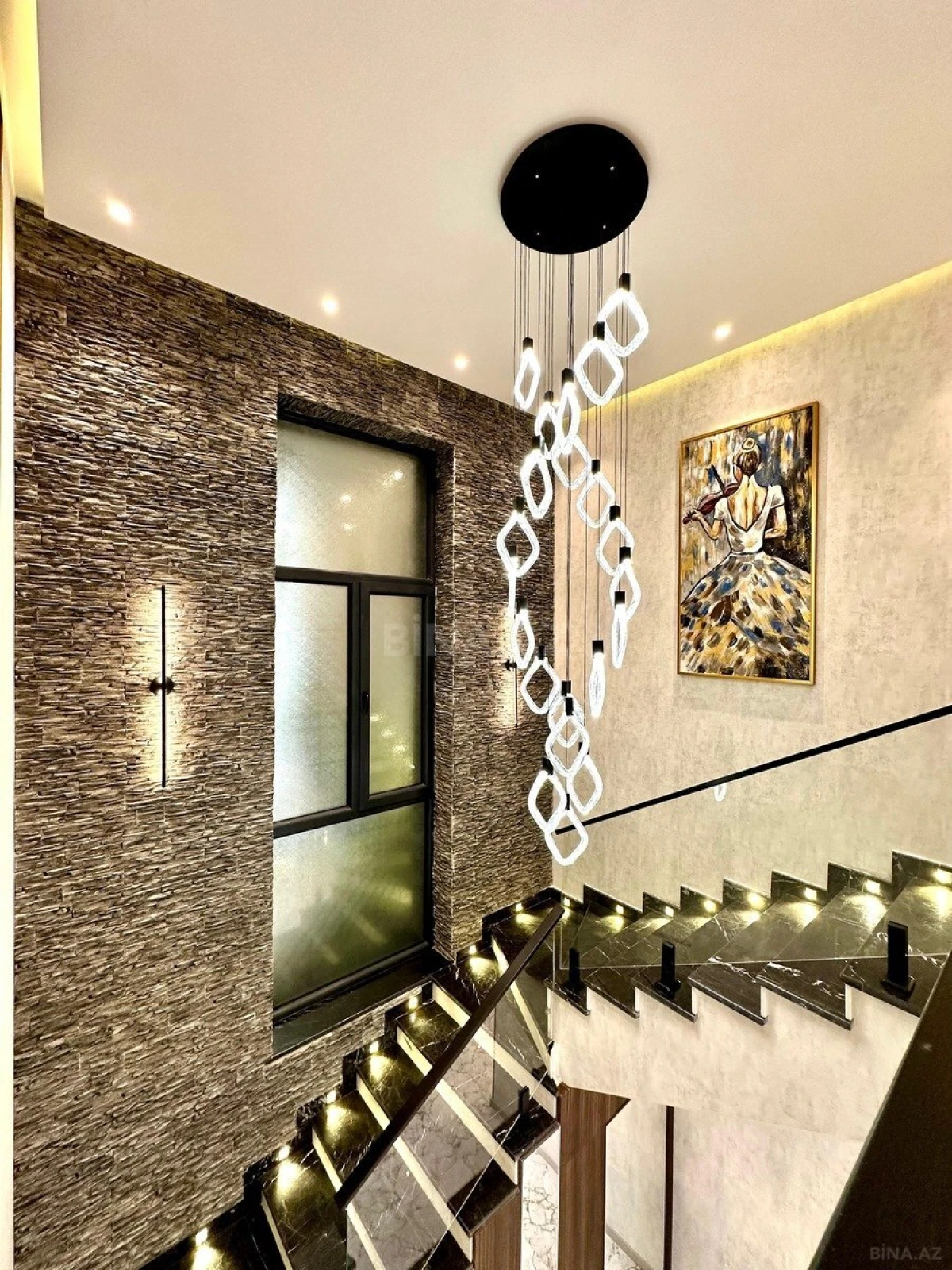 Kirayə verilir 5 otaqlı həyət evi 340 m²