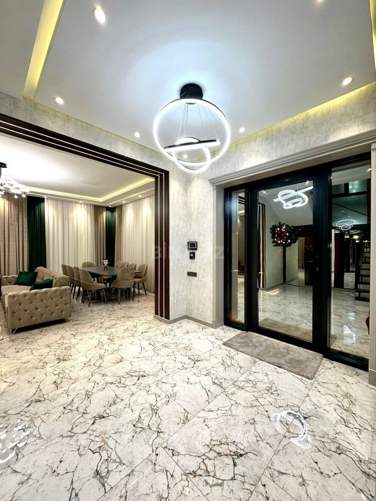 Kirayə verilir 5 otaqlı həyət evi 340 m²