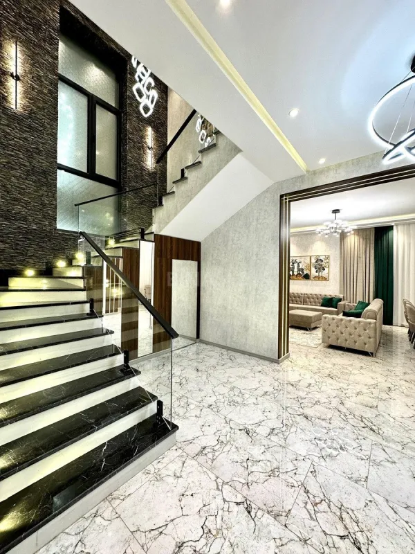 Kirayə verilir 5 otaqlı həyət evi 340 m²