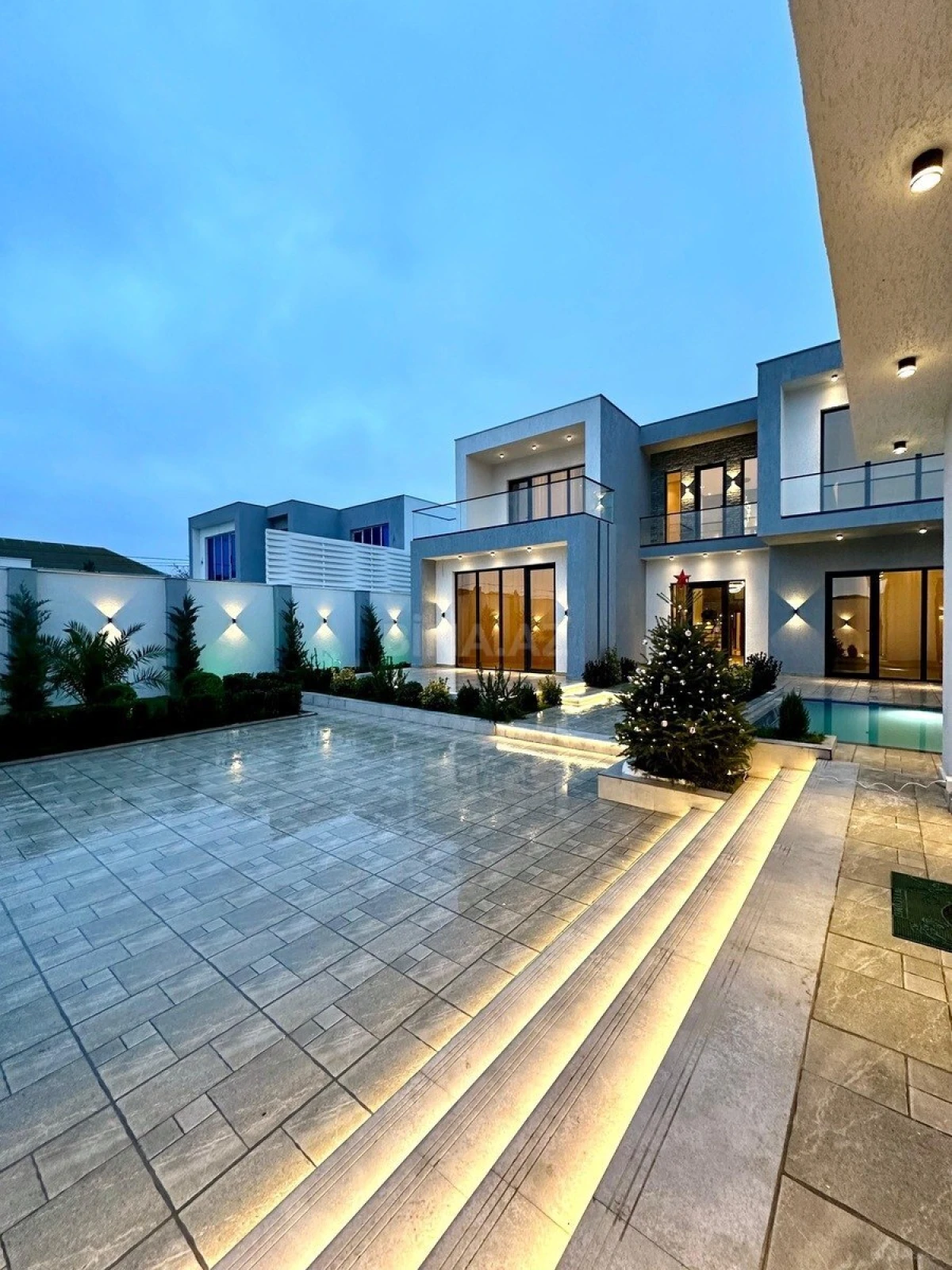 Kirayə verilir 5 otaqlı həyət evi 340 m²