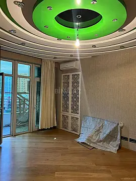 Satılır 4 otaqlı mənzil 157 m²