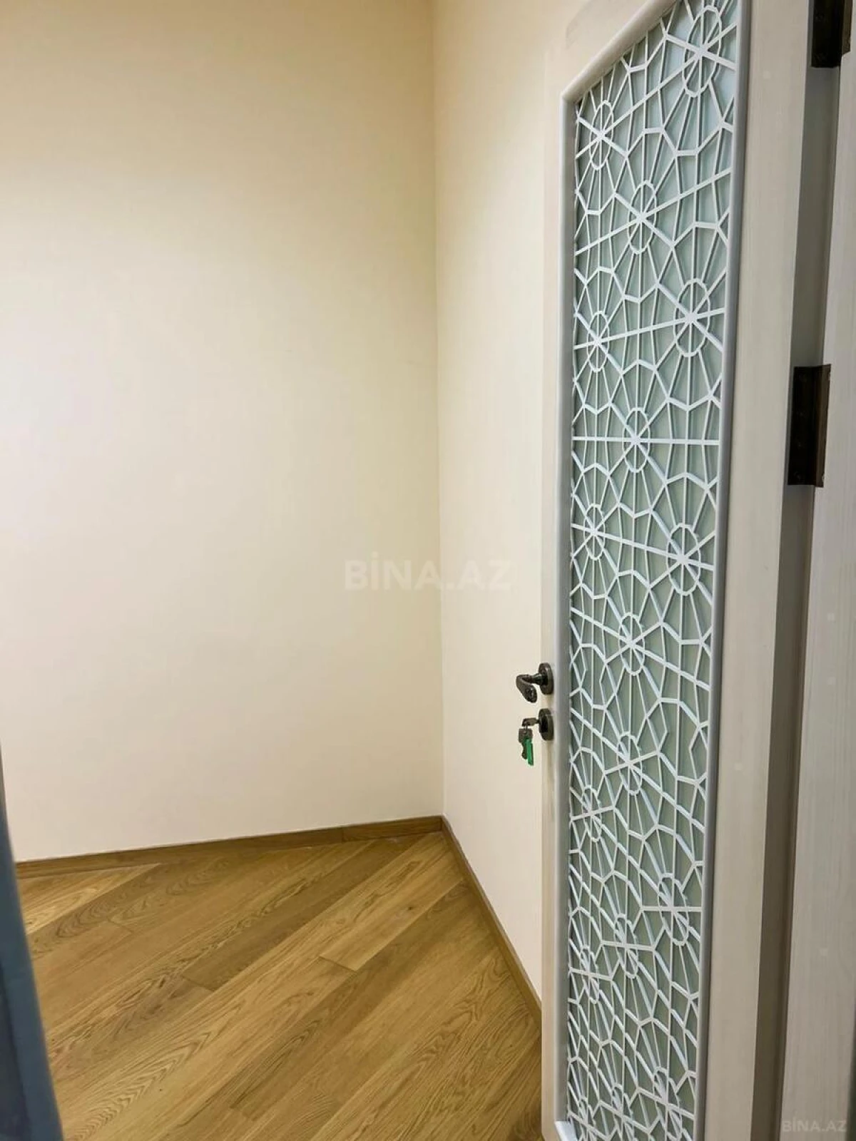Satılır 4 otaqlı mənzil 157 m²