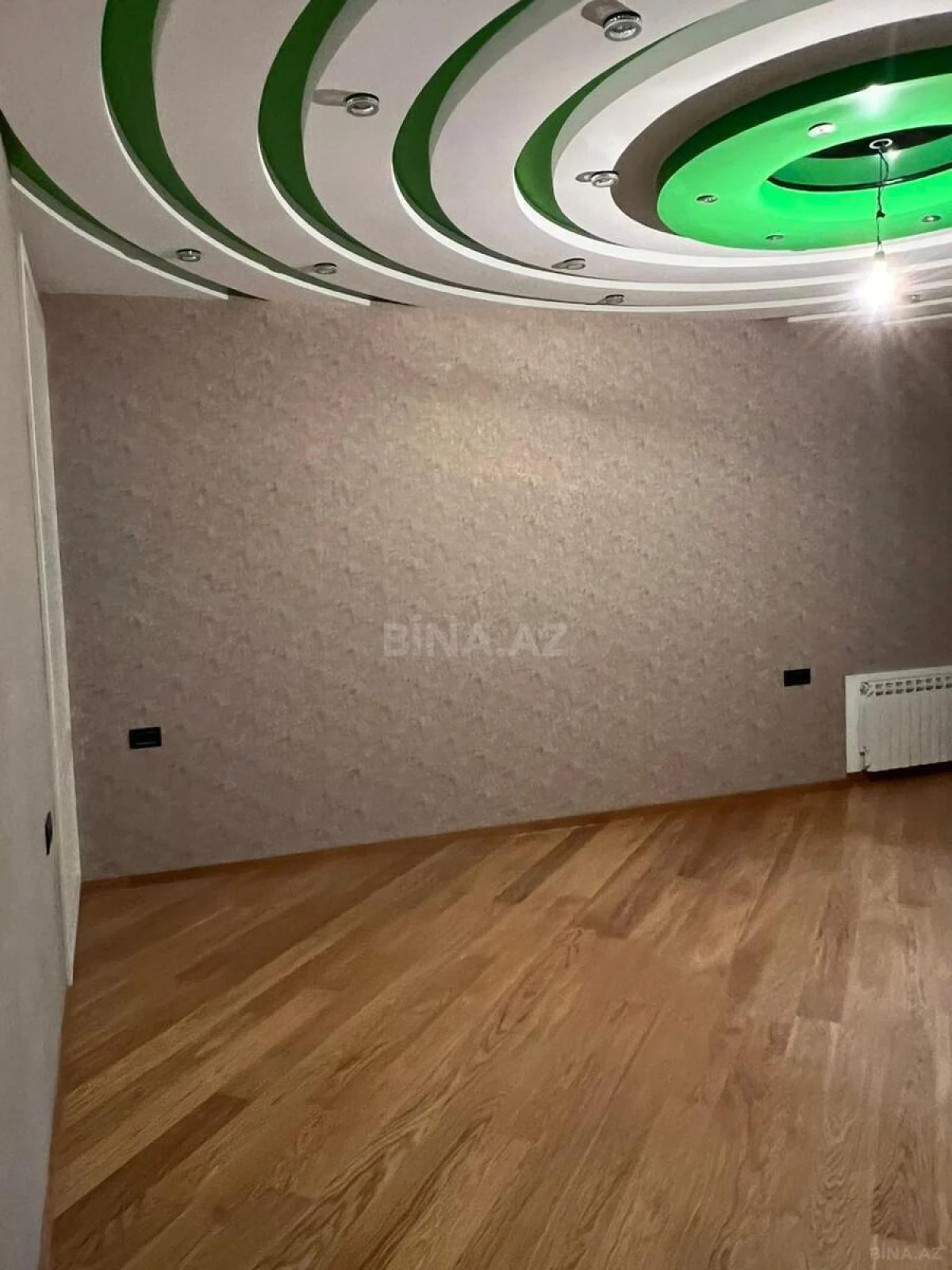 Satılır 4 otaqlı mənzil 157 m²