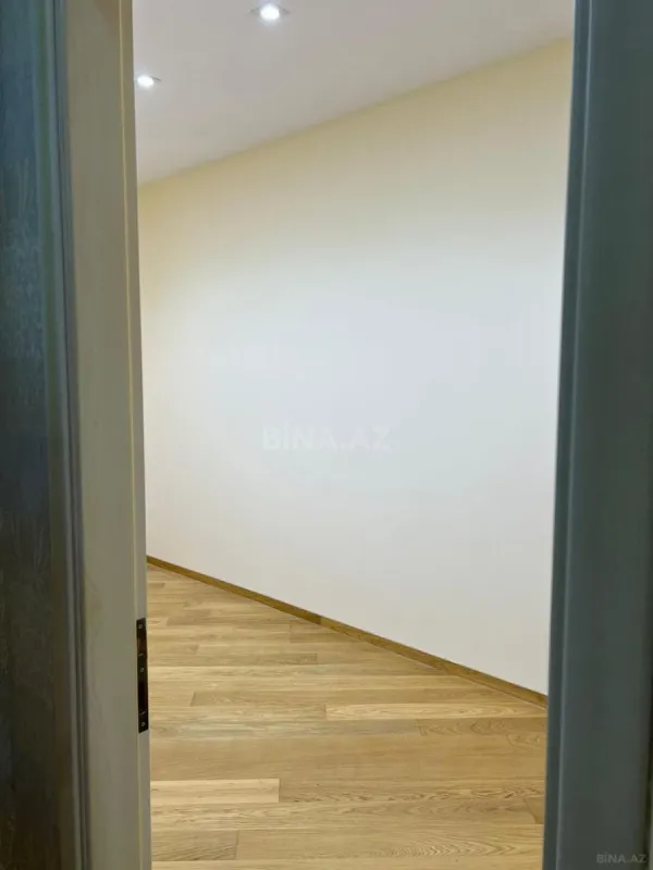 Satılır 4 otaqlı mənzil 157 m²