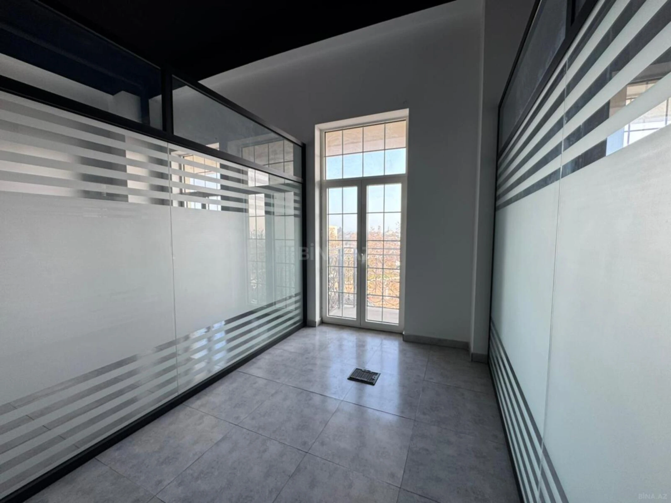 Satılır 4 otaqlı mənzil 120 m²