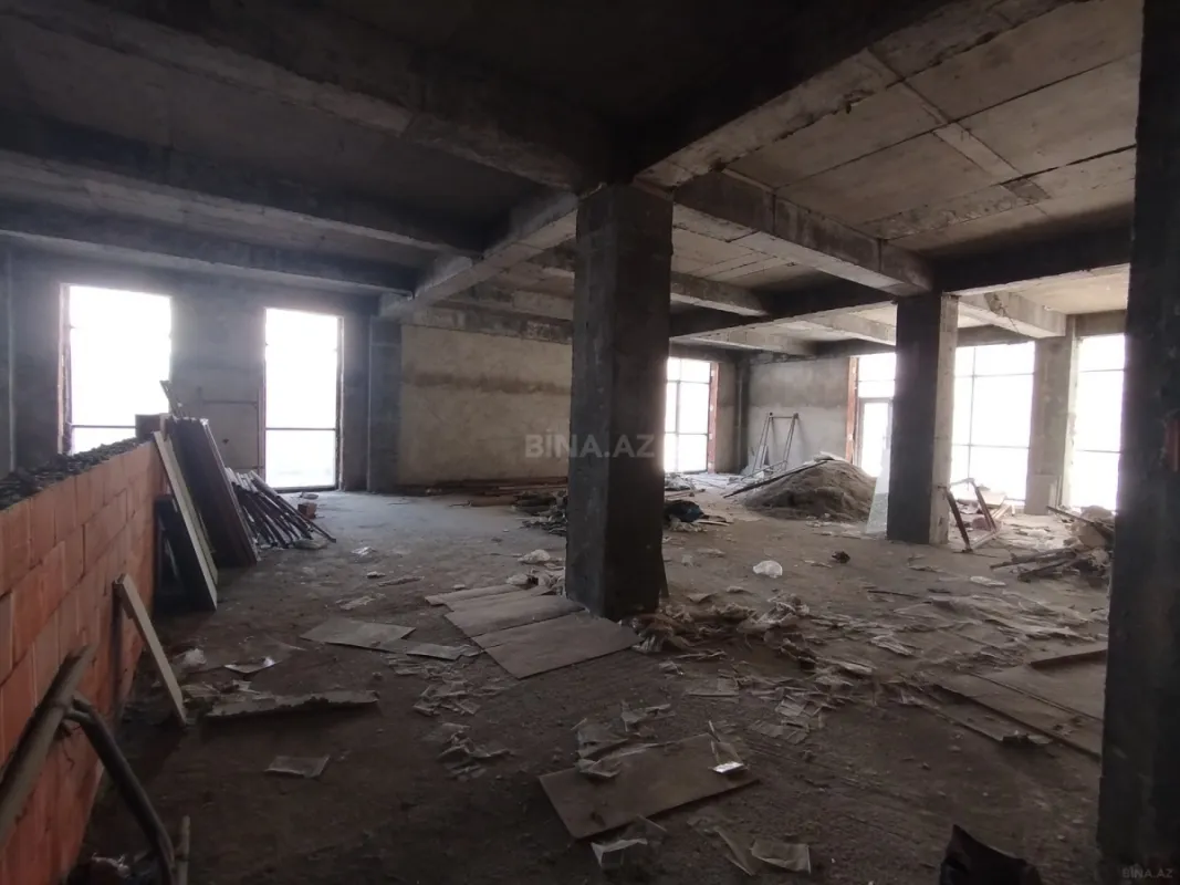 Satılır obyekt 303 m²