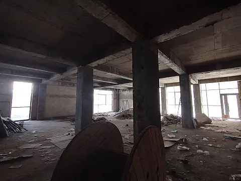 Satılır obyekt 303 m²