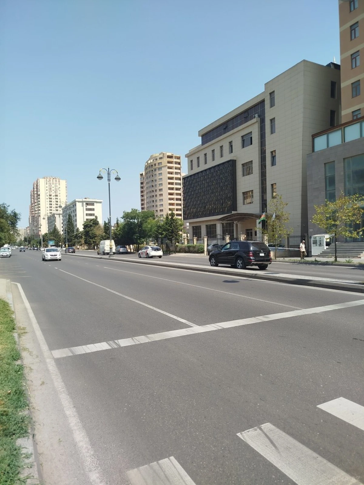 Satılır obyekt 303 m²