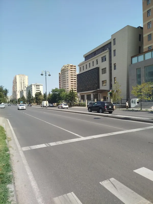 Satılır obyekt 303 m²