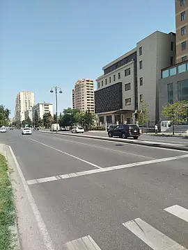 Satılır obyekt 303 m²