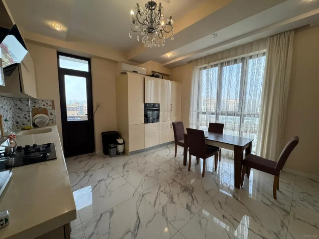 Satılır 4 otaqlı mənzil 185 m²