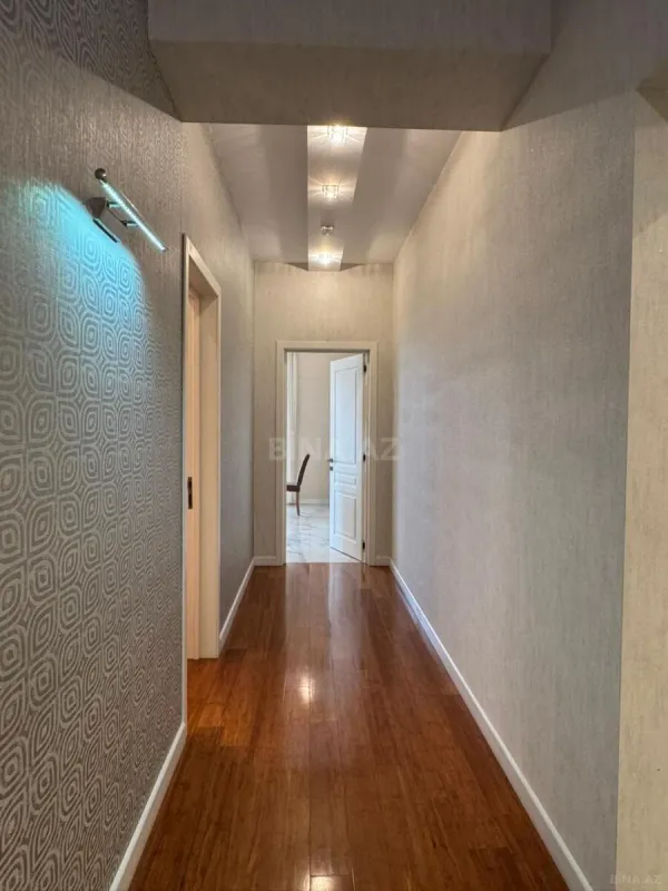 Satılır 4 otaqlı mənzil 185 m²