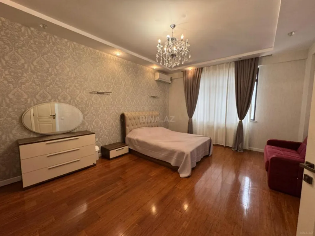 Satılır 4 otaqlı mənzil 185 m²