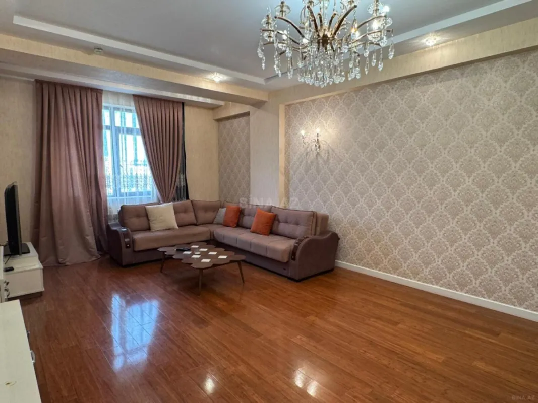 Satılır 4 otaqlı mənzil 185 m²