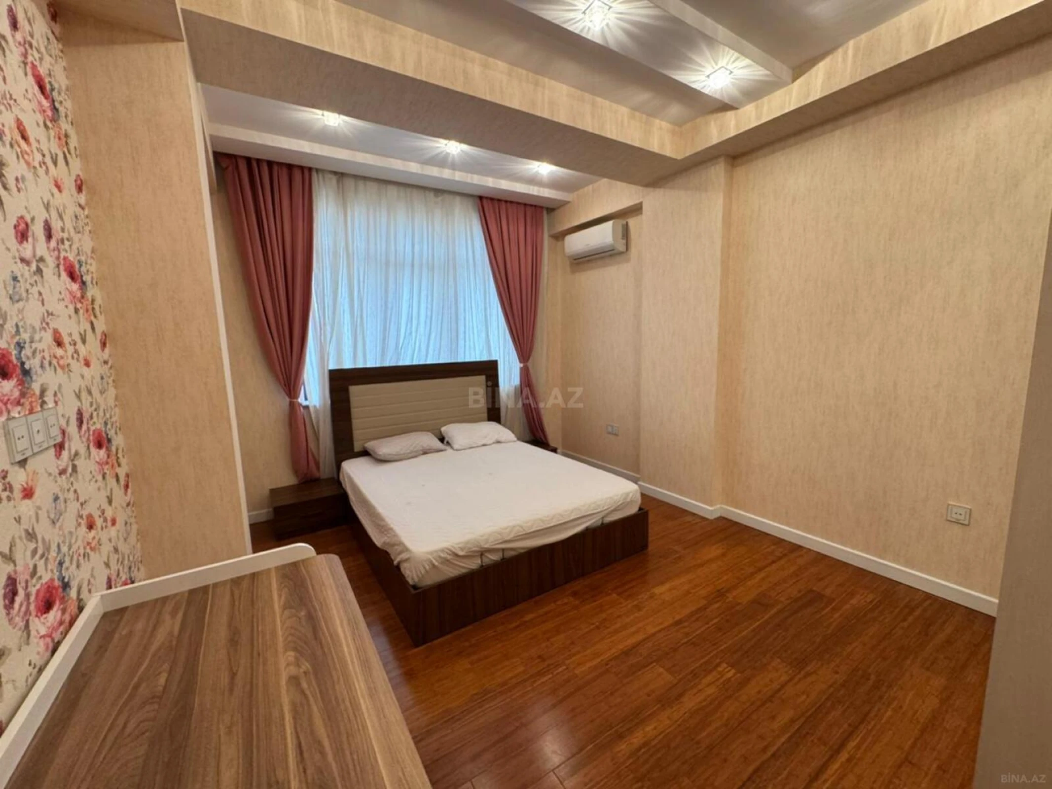Satılır 4 otaqlı mənzil 185 m²