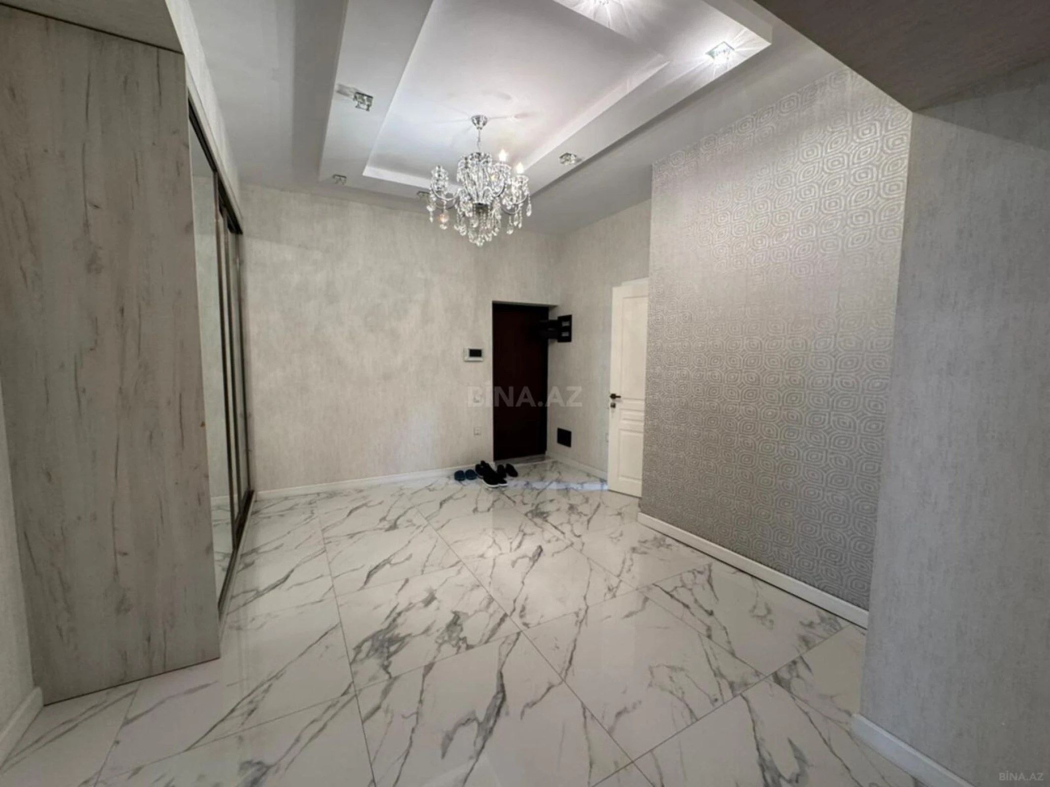 Satılır 4 otaqlı mənzil 185 m²