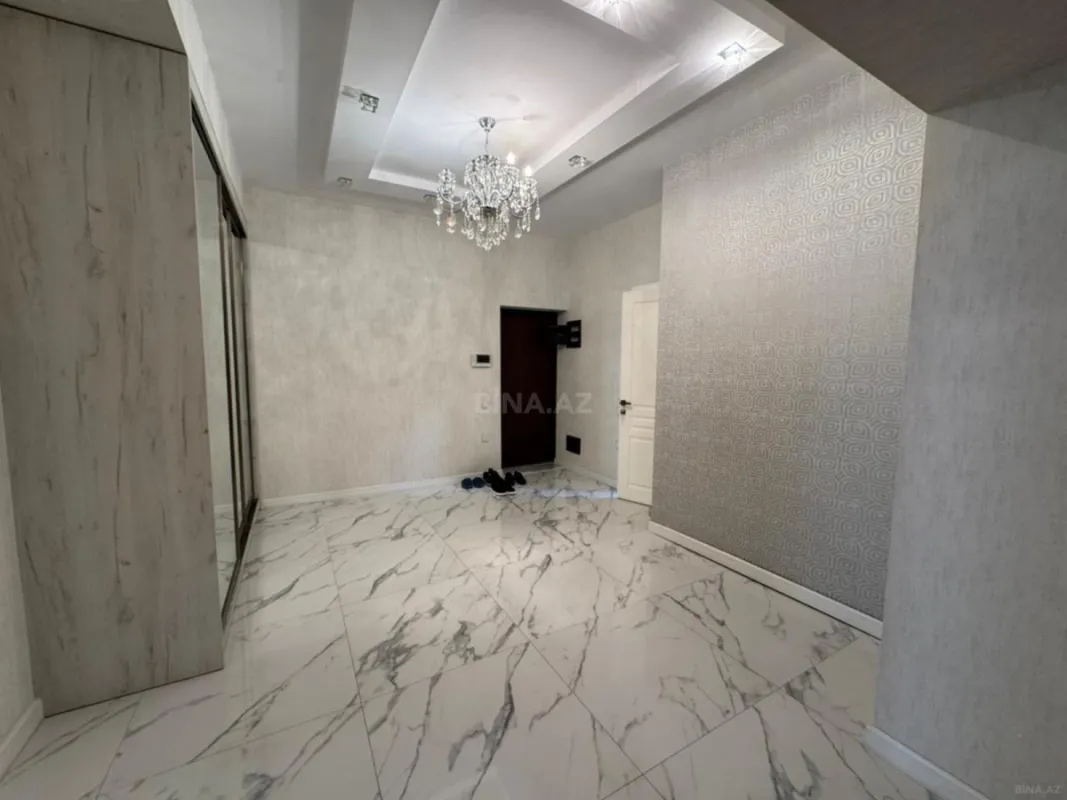 Satılır 4 otaqlı mənzil 185 m²