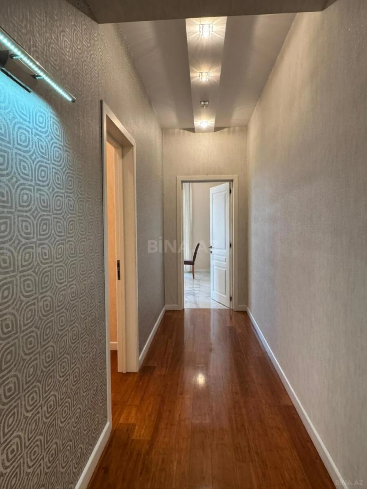 Satılır 4 otaqlı mənzil 185 m²