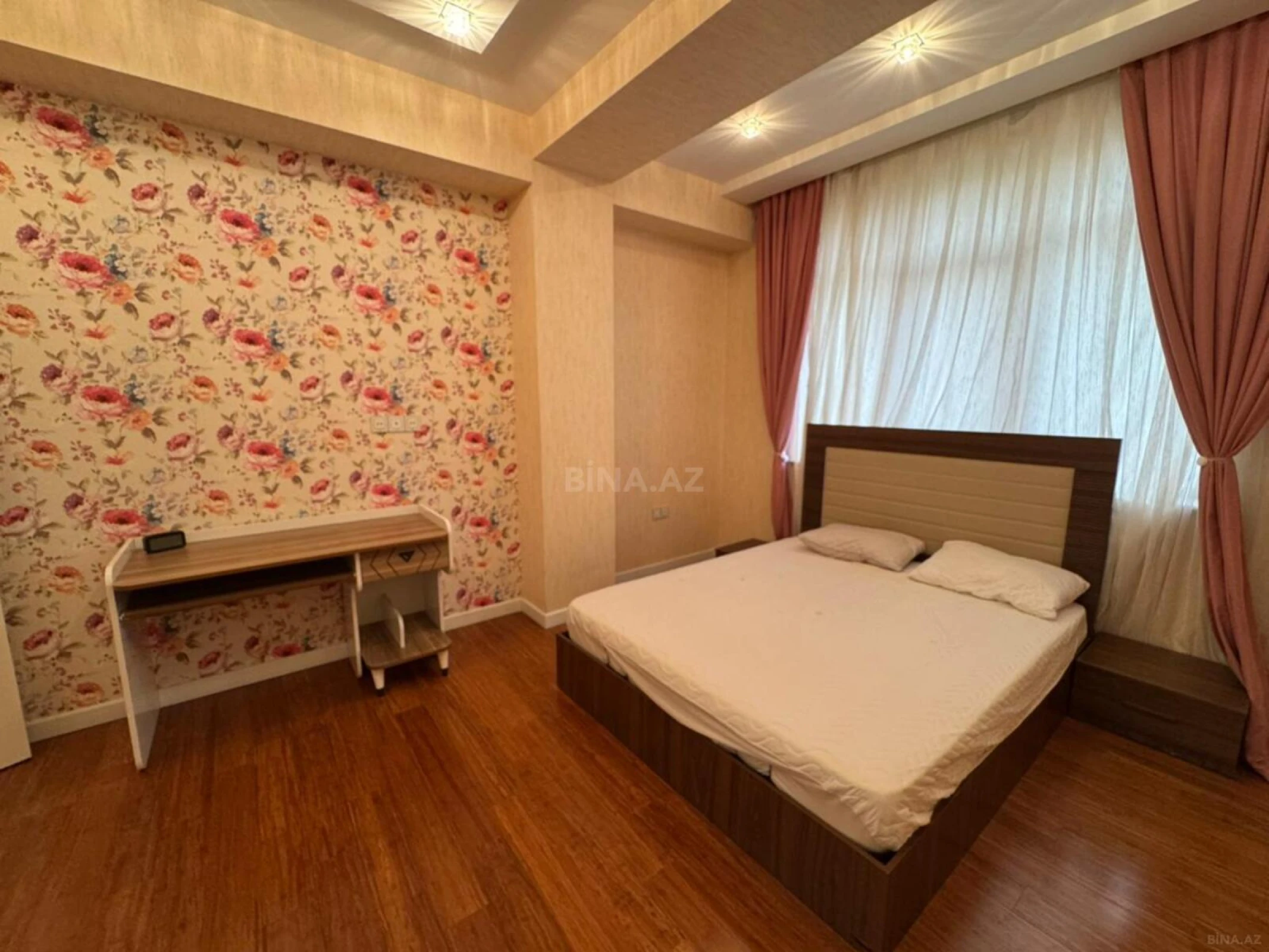 Satılır 4 otaqlı mənzil 185 m²
