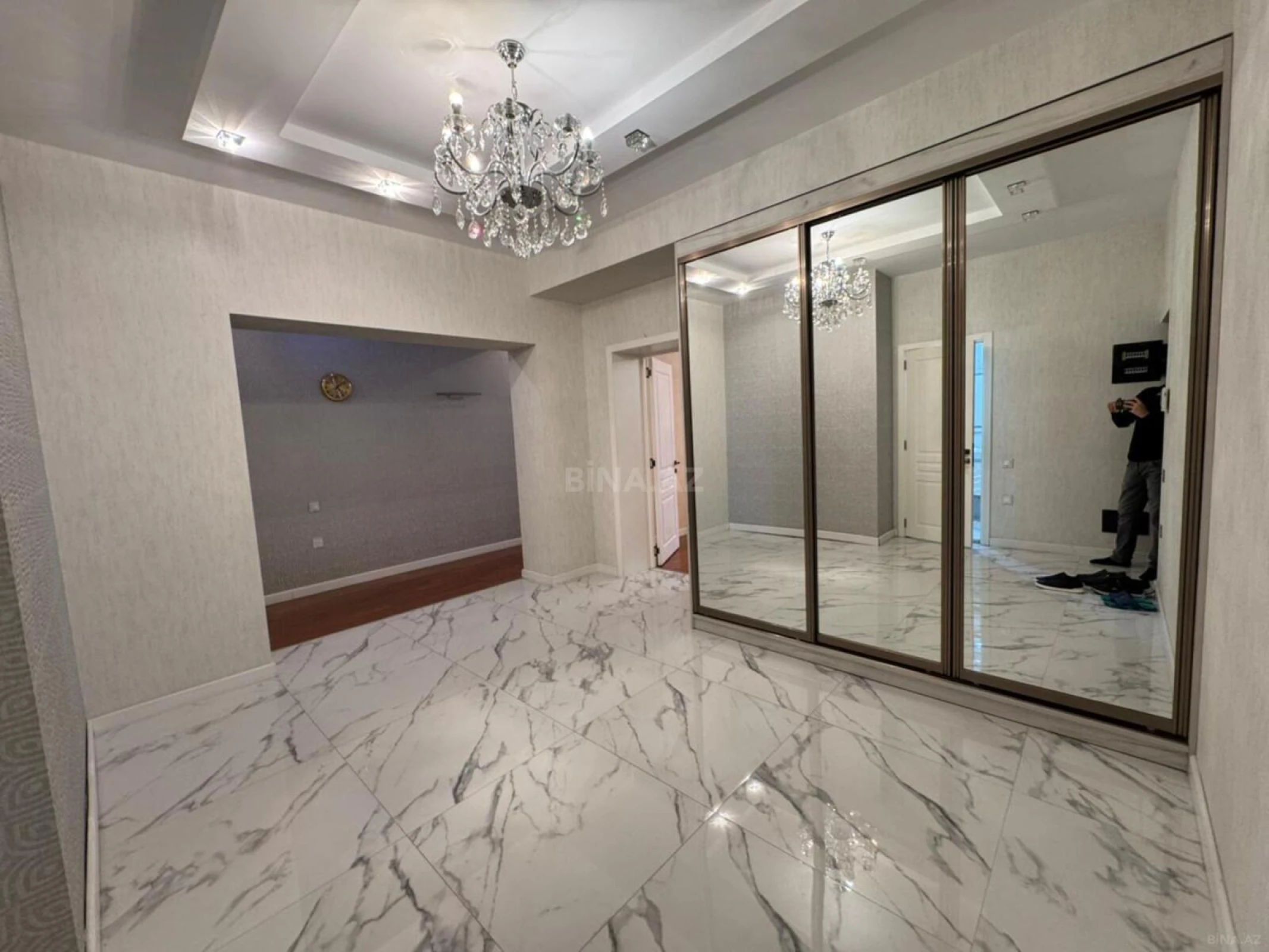 Satılır 4 otaqlı mənzil 185 m²