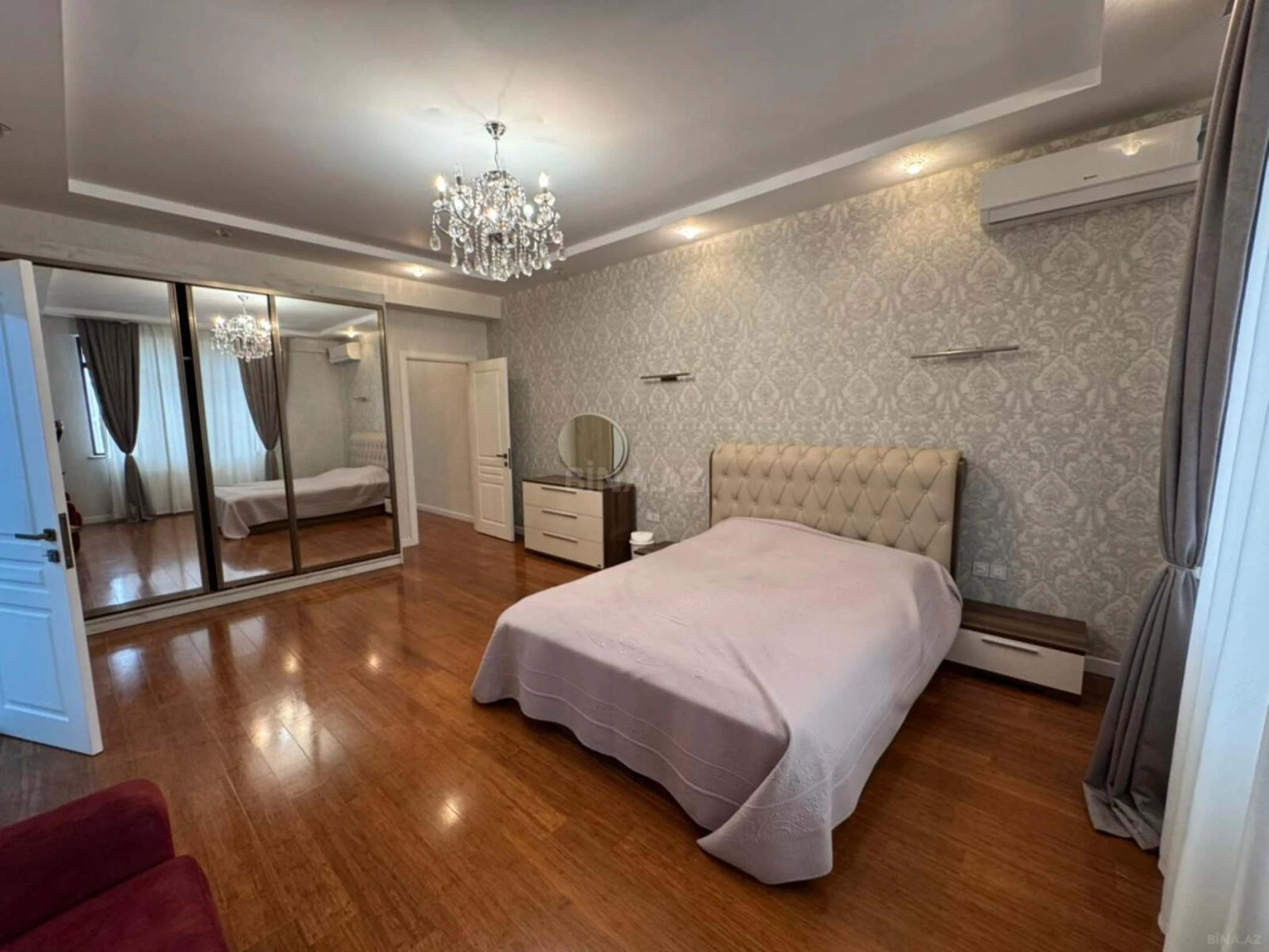 Satılır 4 otaqlı mənzil 185 m²