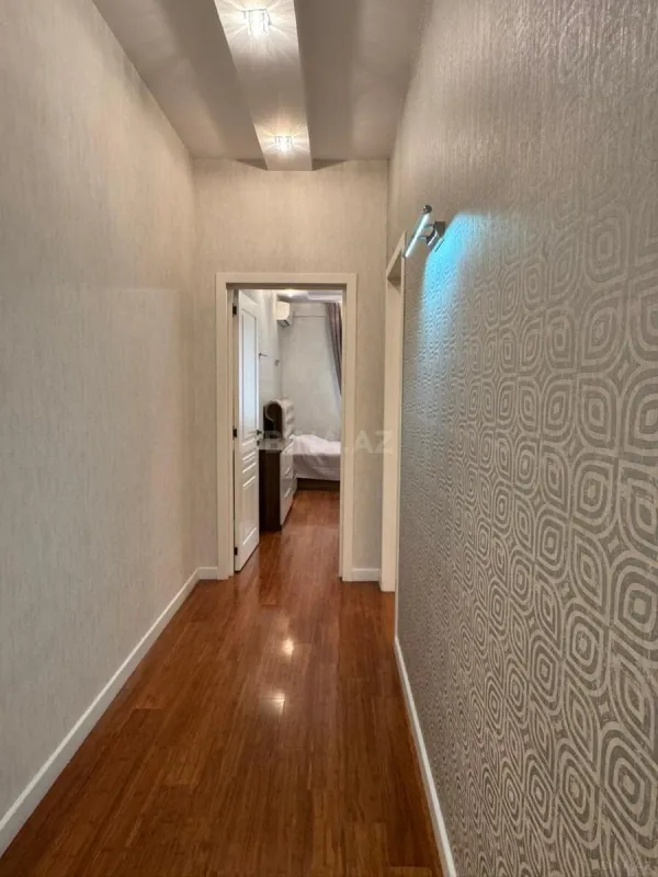 Satılır 4 otaqlı mənzil 185 m²