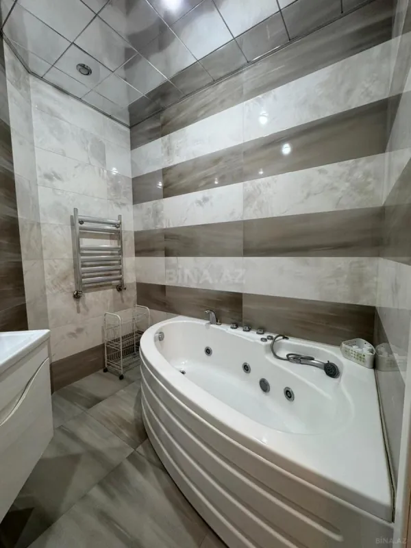 Satılır 4 otaqlı mənzil 185 m²