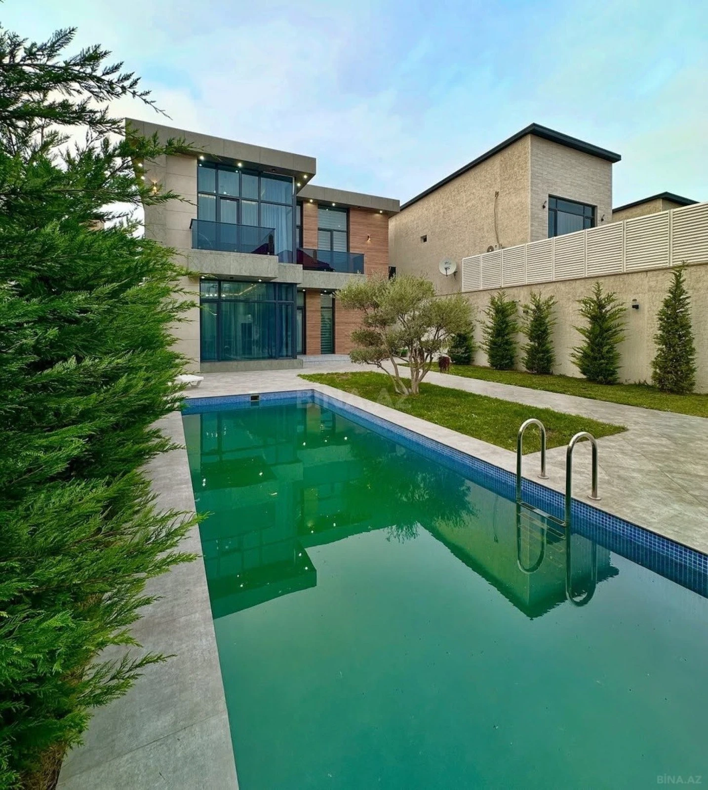 Kirayə verilir 5 otaqlı həyət evi 300 m²