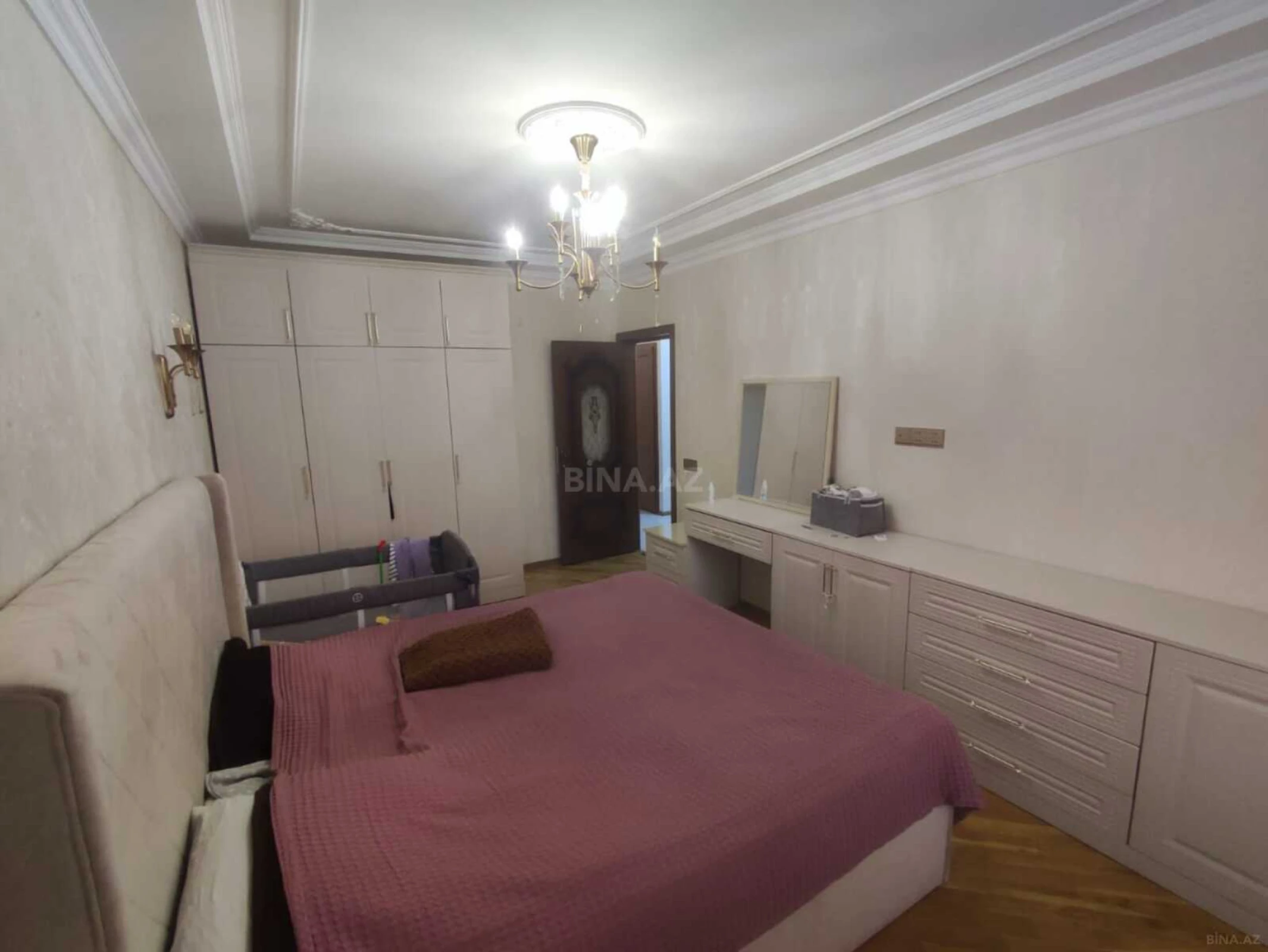 Satılır 3 otaqlı mənzil 110 m²