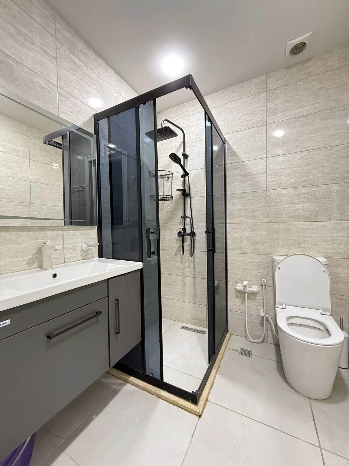 Kirayə verilir 2 otaqlı mənzil 65 m²