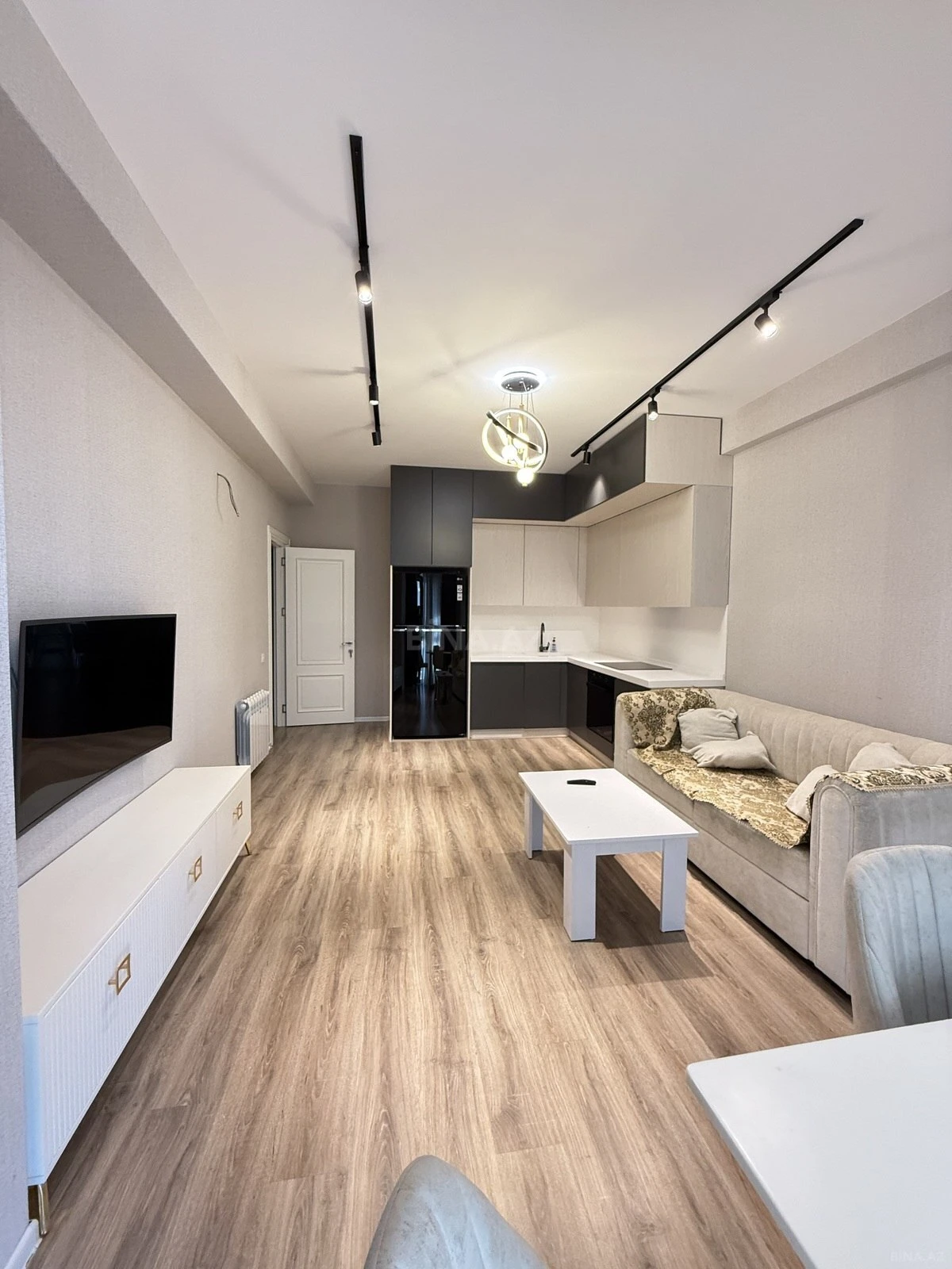 Kirayə verilir 2 otaqlı mənzil 65 m²