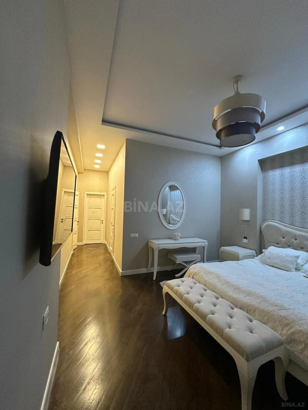 Satılır 4 otaqlı mənzil 200 m²