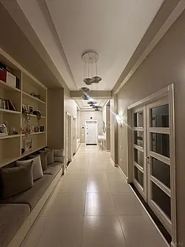 Satılır 4 otaqlı mənzil 200 m²