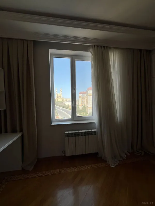 Satılır 4 otaqlı mənzil 167 m²