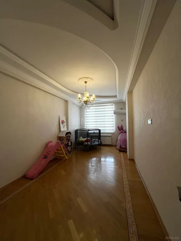 Satılır 4 otaqlı mənzil 167 m²