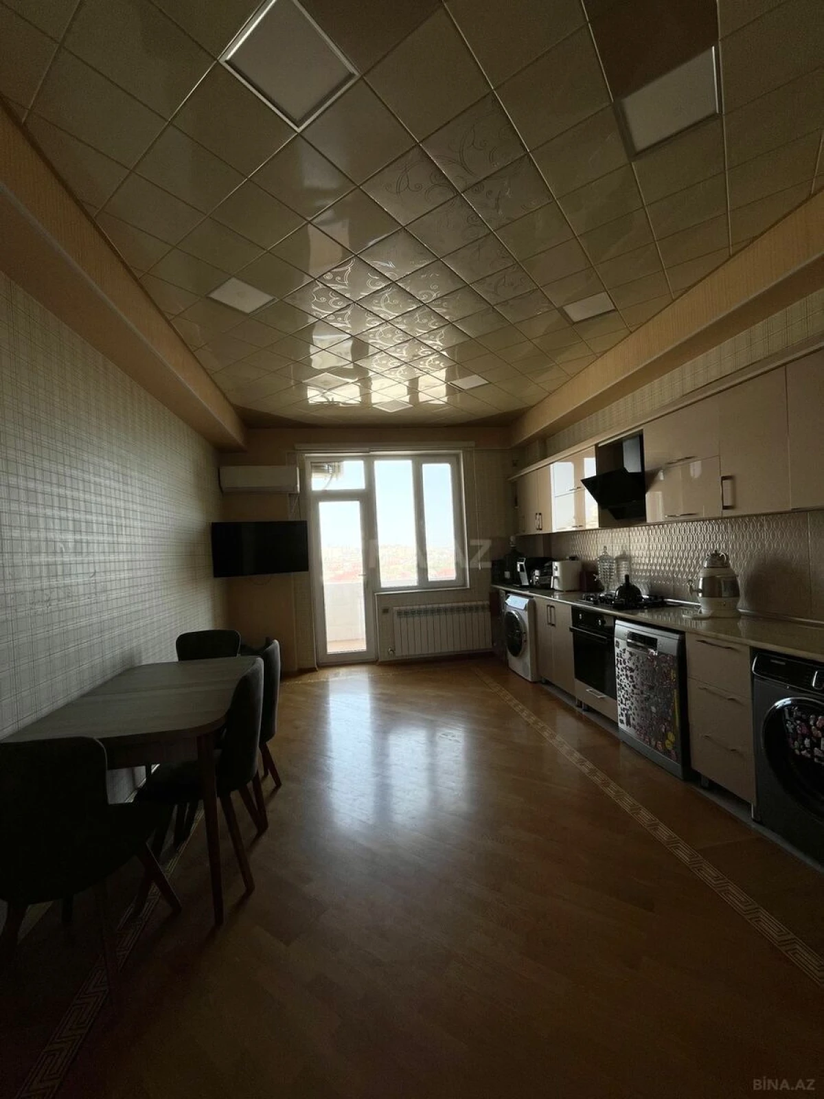 Satılır 4 otaqlı mənzil 167 m²