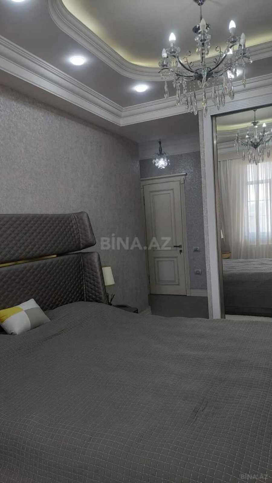 Satılır 3 otaqlı mənzil 134 m²