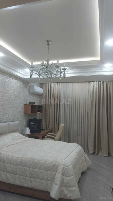 Satılır 3 otaqlı mənzil 134 m²