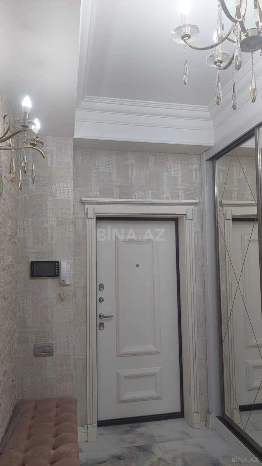 Satılır 3 otaqlı mənzil 134 m²