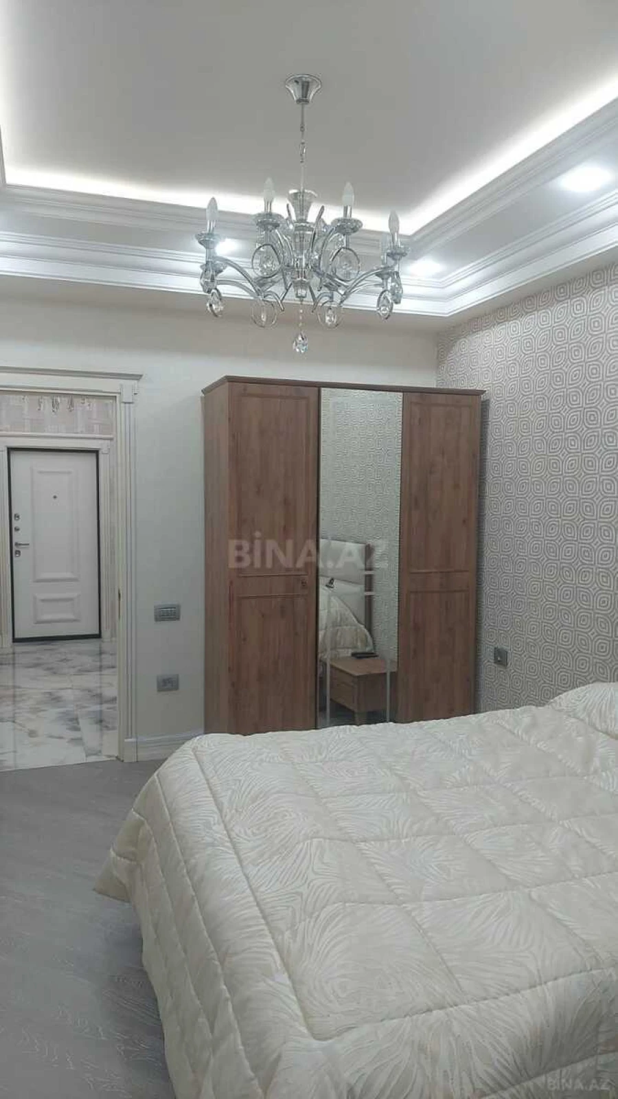 Satılır 3 otaqlı mənzil 134 m²