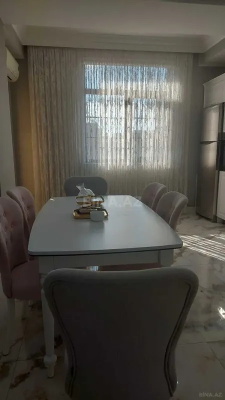 Satılır 3 otaqlı mənzil 134 m²