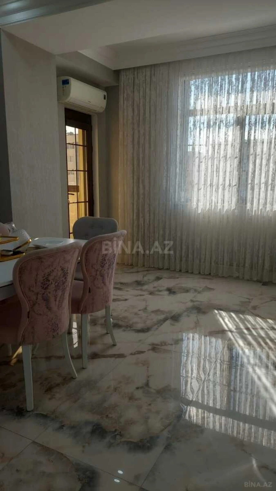 Satılır 3 otaqlı mənzil 134 m²