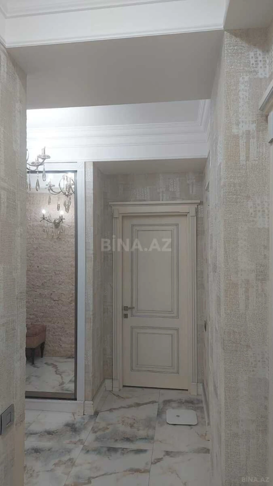 Satılır 3 otaqlı mənzil 134 m²