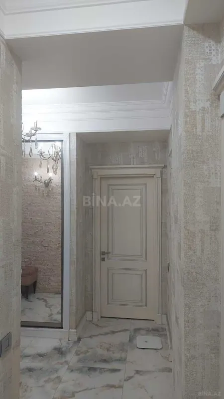 Satılır 3 otaqlı mənzil 134 m²