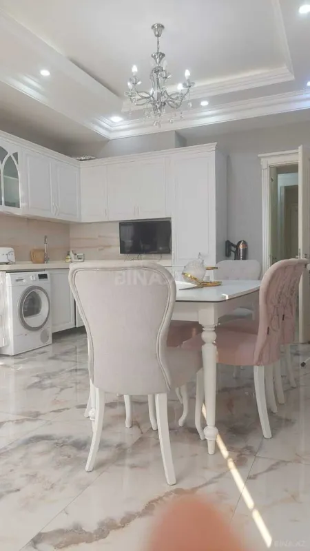 Satılır 3 otaqlı mənzil 134 m²