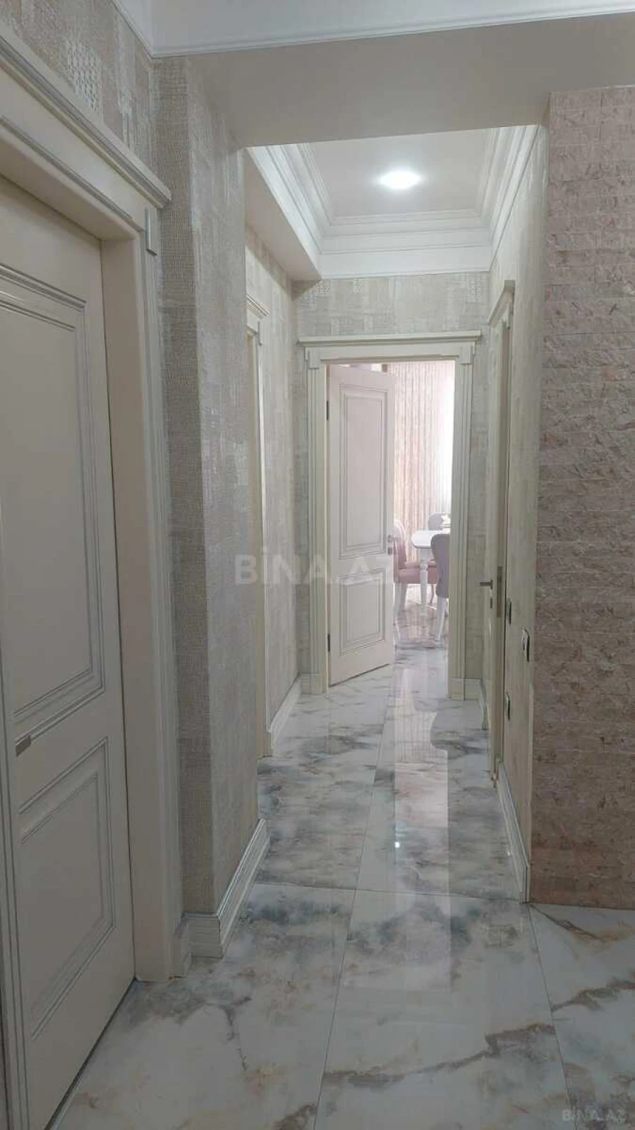 Satılır 3 otaqlı mənzil 134 m²