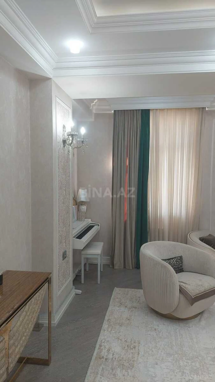 Satılır 3 otaqlı mənzil 134 m²